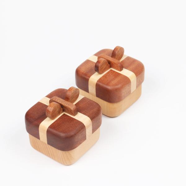 Boîte en bois avec boîte d'anneau de couvercle Boîte cadeau à bijoux