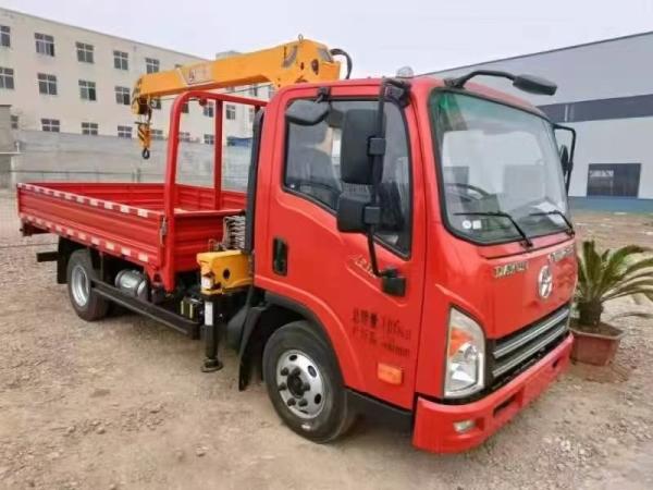 Grue de marque chinoise de premier plan Installation /8000/6500 8,0 tonnes 4 * 2grue Camionnette avec grue Fournissant des services professionnels
