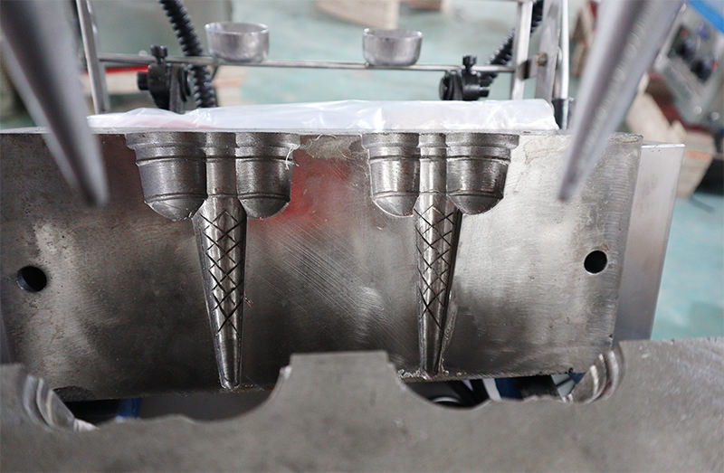 Specializing in the Production of Ce Certified Small Waffle Ice Cream Cone Chicken Rolls Machine