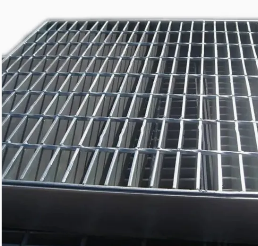 Heavy-Duty Press Welded Steel Bar Gratings to Service Applications Subject to Heavy Rolling and Static Loads