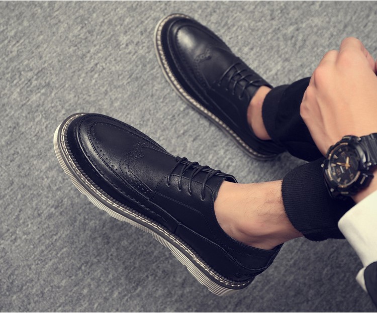 Ретро тапки Brogue Breathable кожаных людей сшили усиленный