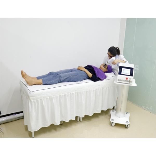 Машина удаления татуировки Nd Yag 1064 Nm мягкого света лазера