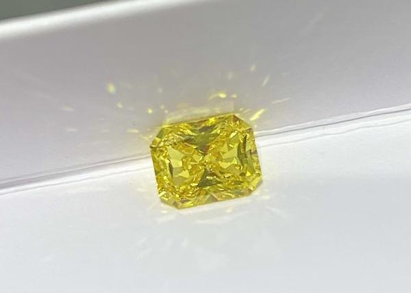 Radiant Shape HPHT Lab Grown Yellow Diamond 1.3ct-1.7ct IGI Certified