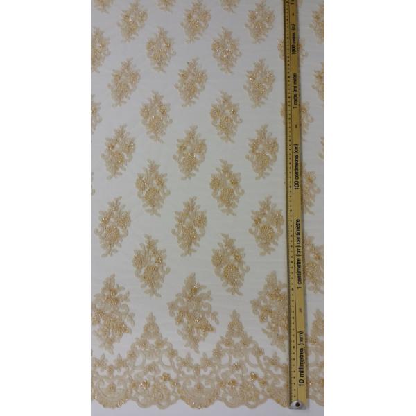 Французы протягивают бежевым отбортованную жемчугом Веддинг ткань шнурка с Скаллопед краем