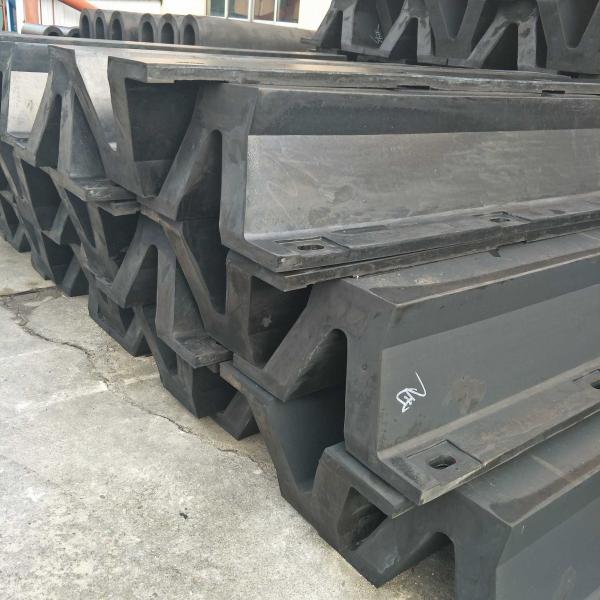 Height 200mm 250mm 400mm Black Marine Rubber Fender For Boat Dock