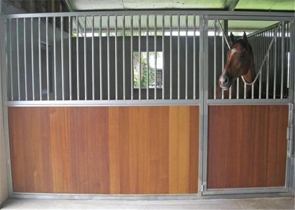 Estábulos de aço revestidos portáteis do cavalo do pó preto 3.6m 3.8m 4.0m