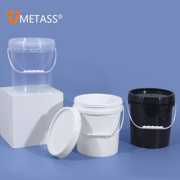 Un seau en plastique de 10 litres avec un couvercle anti-violation pour un lubrifiant plus fin