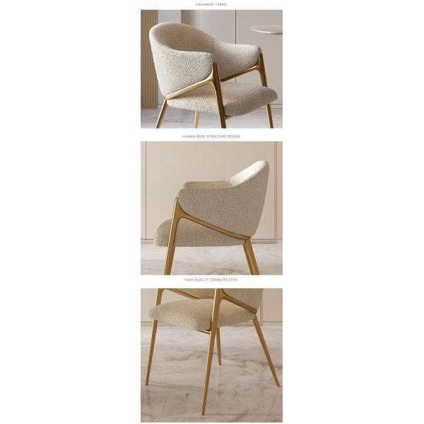 Chaise de salle à manger dorée et blanche avec des jambes en acier inoxydable