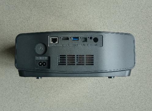 Fully enclosed autofocus 4K cinema-grade projector.Family, outdoor, dormitory, private luxury video hall is the first choice