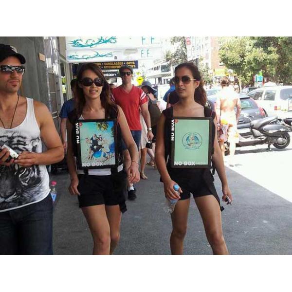 Commercial LCD Display 1000 Nits Wearable Digital Signage TV Backpacks For Street Promotion