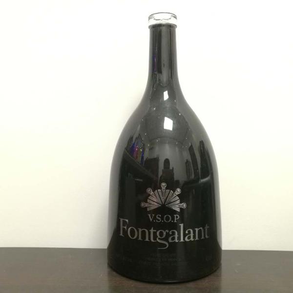 750ml Black Label Whiskey Glass Bottle with Decal Surface and Cork Closure System