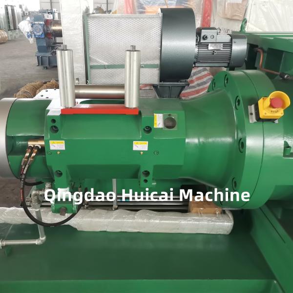 Linha de produção de extrusora de folhas de borracha 16 parafuso L/D relação Máquina de fabricação de tira de vedação 160 kW Potência do motor