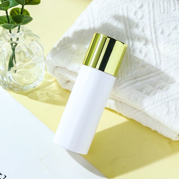 Custom White PET Toner Bottle with Gold Cap for Premium Skincare Packaging