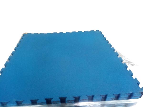 Puzzle Edge Rubber Interlocking Floor Tiles Red / Blue Composite Rubber Flooring