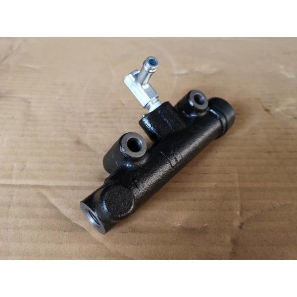 1475002392 ISUZU Тяжелый грузовик Главный цилиндр сцепления Отверстие для маслопровода внизу