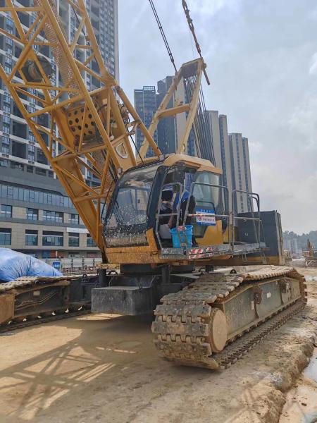 130 t Grue à roues usées Grue à rampe Xgc130-I Équipement de construction 14,99*3*3,95m