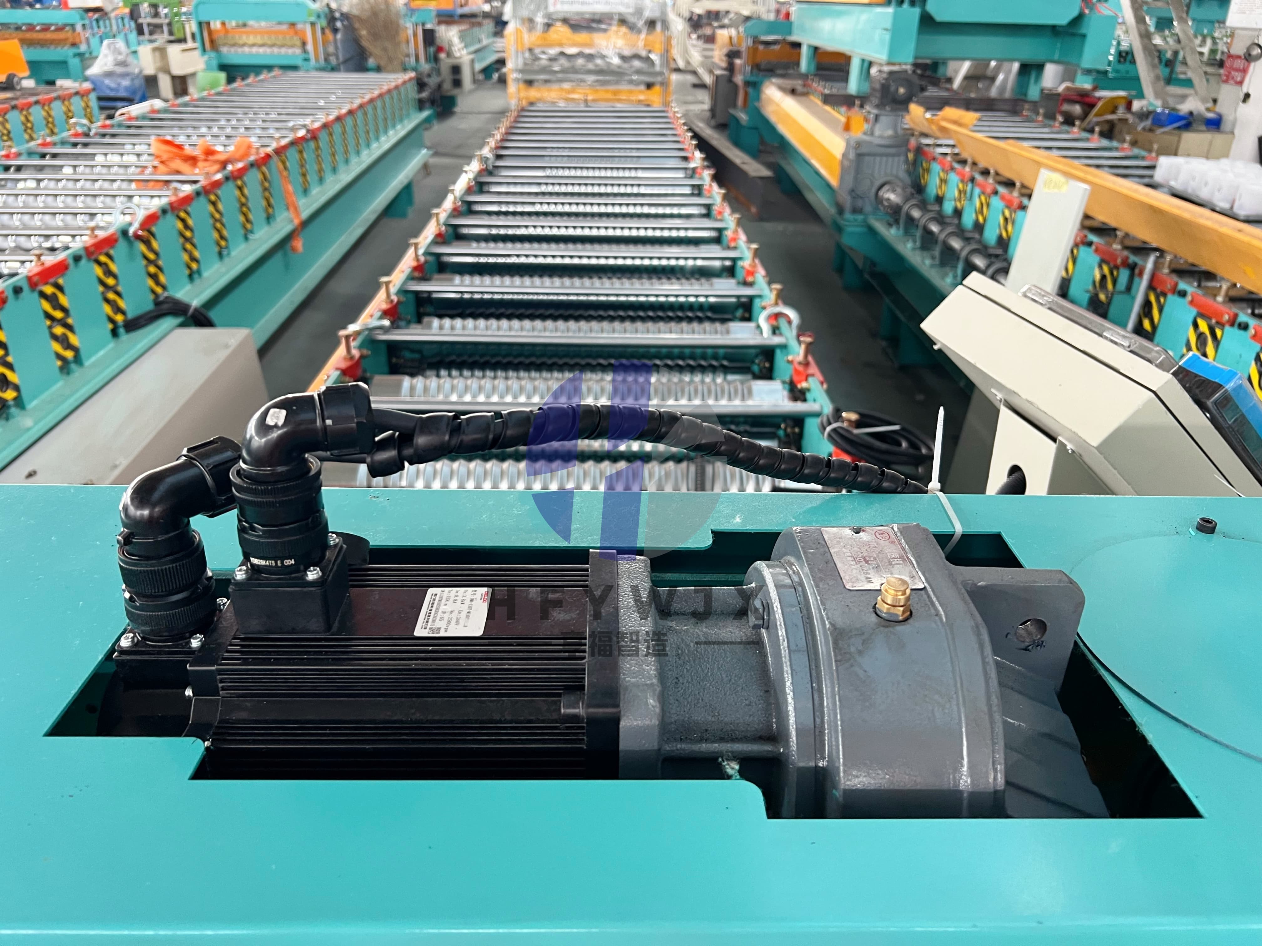 High Efficiency Small Corrugated Roof Sheet Roll Forming Machine with Precision Cutting and Fully Automatic Control