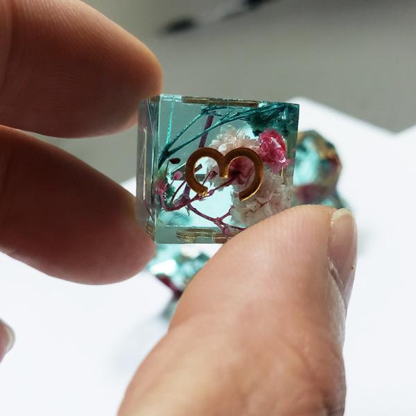 Dried flowers Resin Boarding Dice Set Dragon and Dungeon
