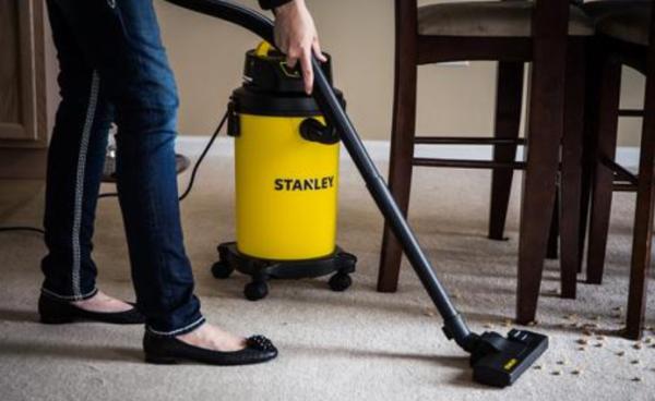 Upright Industrial Wet Dry Vacuum Systems Yellow Color 2.5 Gallon / 10 Litres