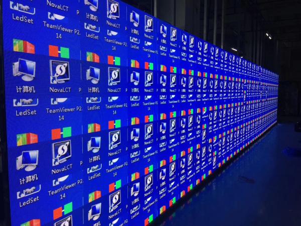 Pixéis video internos 3840Hz da parede 3.91mm do diodo emissor de luz da fase sem emenda 2 anos de garantia