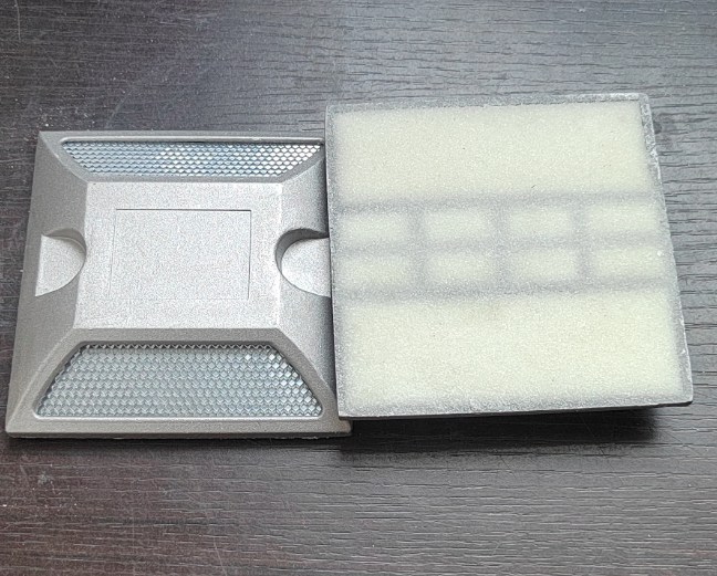 ROADSAFE Aluminum Road Stud With Double Reflectors Reflective Cat Eyes Road Marker Light For Enhanced Traffic Safety