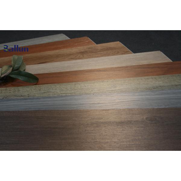 Pavimentos laminados de madera en relieve azulejos de vinilo de lujo con resistencia al desgaste 0,55 mm