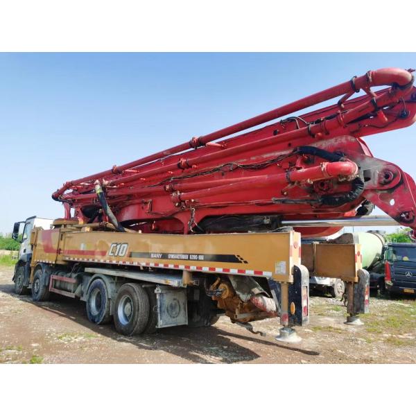 Camión de bombeo de hormigón Sany 62m con tipo de hormigón semi seco y chasis Benz adecuado para la construcción de edificios grandes