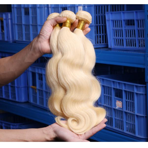 La vague blonde du corps 613 empaquette/cheveu naturelle de prolongements de cheveux de vague malaisienne