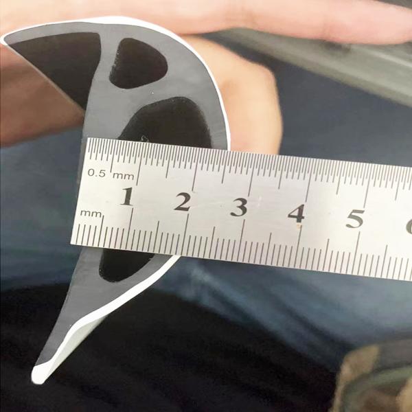 ISO/TS 16949 Сертифицированный судоходный резиновый фендер типа D для судоходных бамперных уплотнительных лент на причале и доке