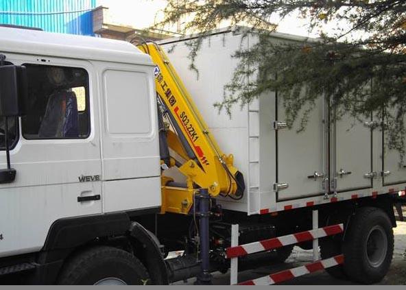 3200kg 6.72 TM Lifting heavy duty crane / hydraulic boom crane Commercial