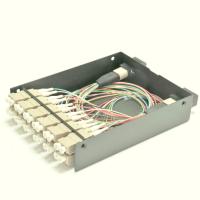 Le panneau MPO-LC 0.9mm de MPO 24 mettent en communication le connecteur beige et l'adaptateur de millimètre pour le centre de traitement des données