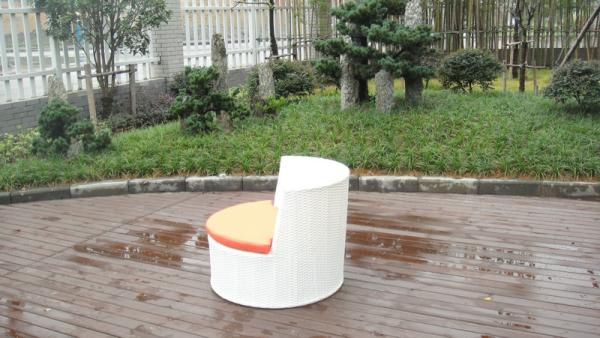 Metal Frame And White Poly Rattan Obelisk Chair For Beach / Balcony