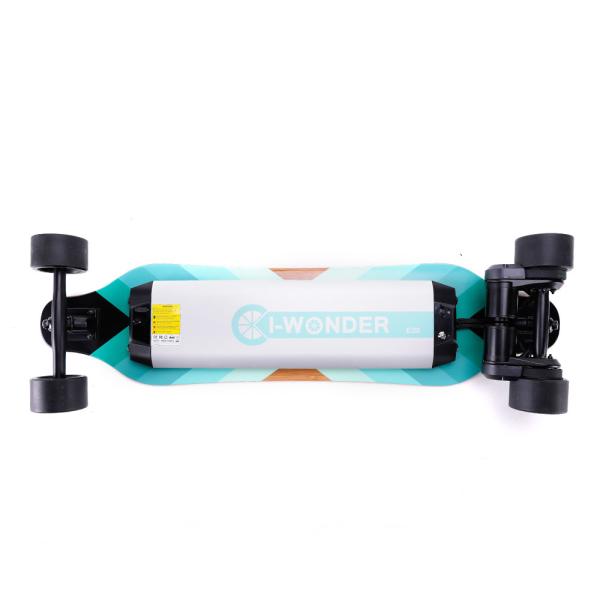 Wireless Dual Hub Motor Electric Skateboard 9 Layers Maple Deck Material