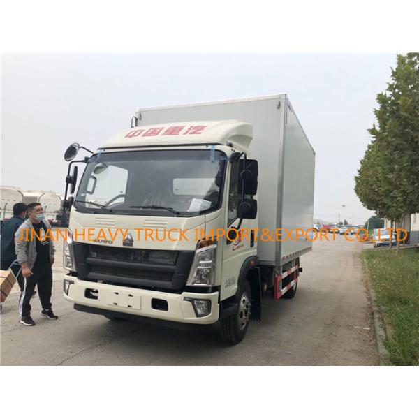 Реклама обязанности света SINOTRUK HOWO 4x2 перевозит электрический груз на грузовиках