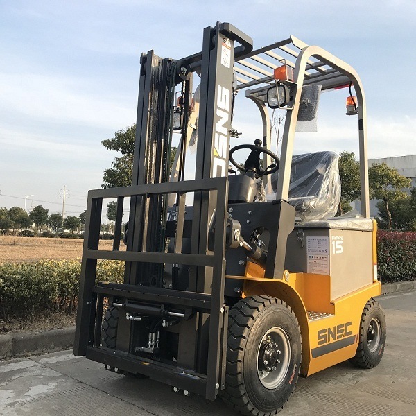 1.5t электрический лифт для колесниц высотой 5 м и красным / желтым / зеленым цветом