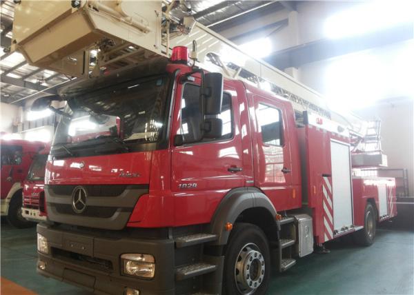 veículo de Mercedes Aerial Work Platform Fire da movimentação dos assentos 6x4 da escada 2 da altura de 32m