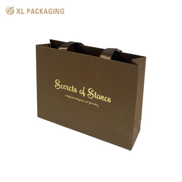 Custom Kraft Paper Shopping Bag with Gold Foil Logo Printing and Reinforced Construction for Jewelry Packaging