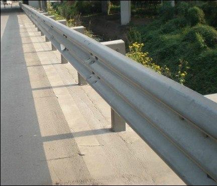 Thrie Beam Roadside Guardrail , Galvanized Guard Rail For Traffic Road Safety Use