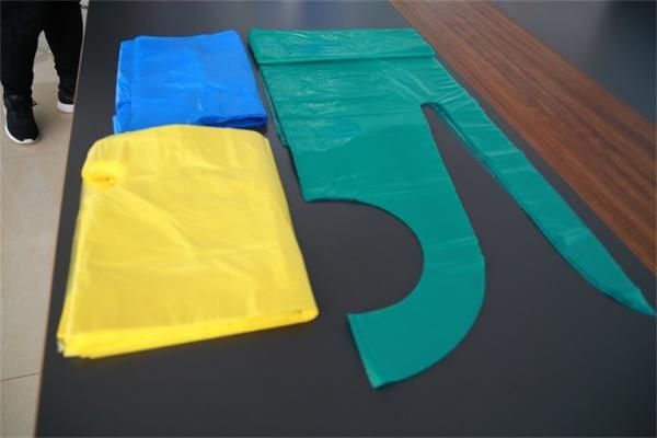 Eco Friendly Disposable Plastic Aprons For Food Processing Industry & Medical Use