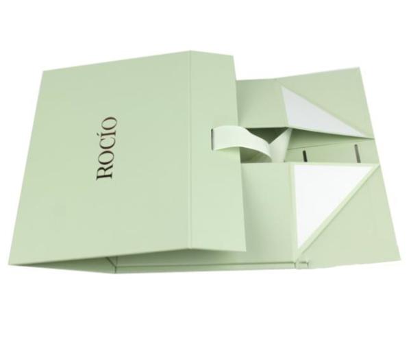 PSD 200g Foldable Cardboard Gift Boxes Printed Ribbon Magnetic Thickness 1.5mm