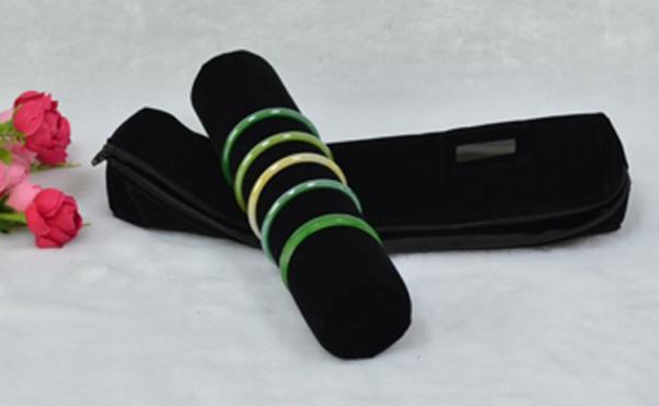Black Travel Velvet Jewelry Roll Silkscreen Priting Logo For Bracelets And Bangles