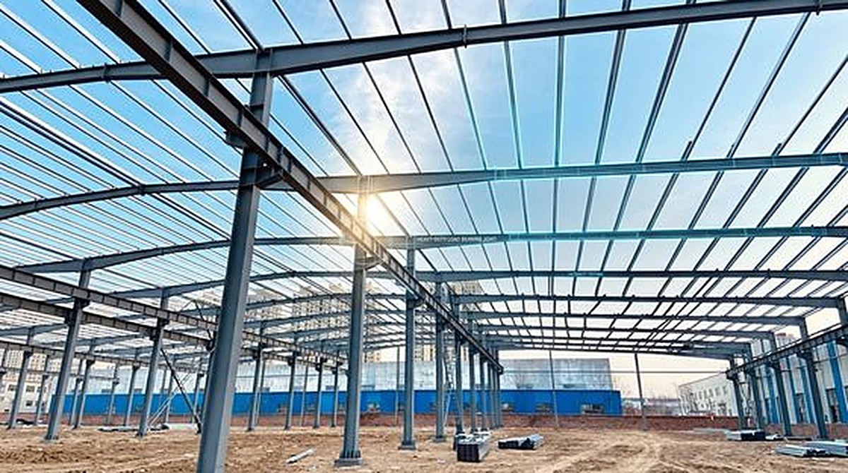 Fireproof Pre-engineered Steel Building with 50-70 Years Lifetime and Fast Assembly for Industrial and Commercial Use