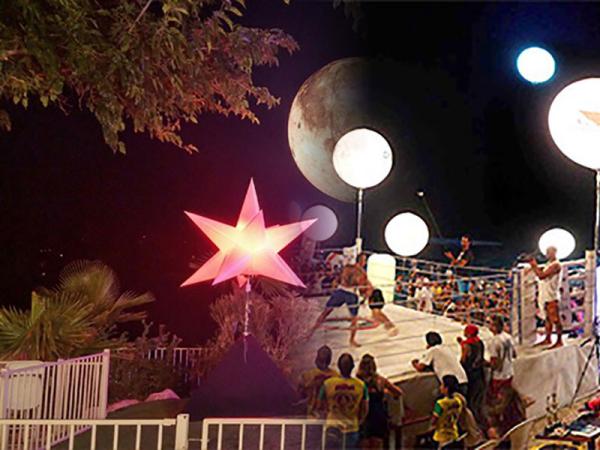 Recolhimentos do evento que anunciam a luz inflável do balão do CE das promoções com suporte do tripé