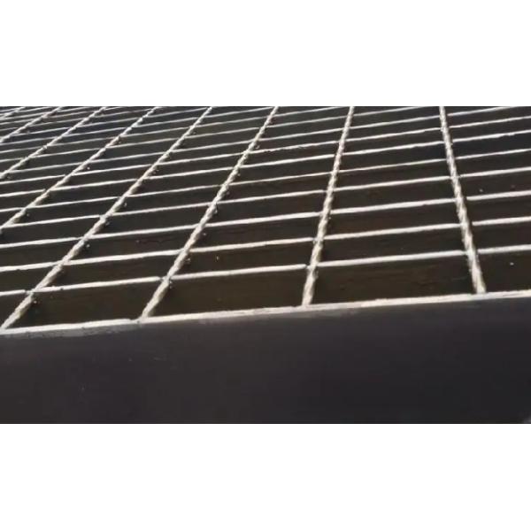 Пол металла кузницы пола G1008/40/100FG заскрежетанный дорожкой для аграрного