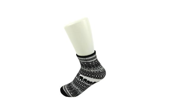 Color Stripes Anti Foul Mens Printed Socks With Long White Gloss Fiber