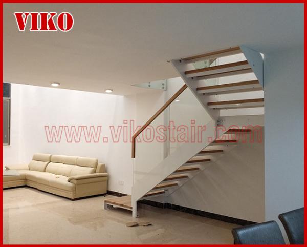 Double Steel Plate Staircase VK18S Tread beech,Railing tempered glass, Handrail b eech Stringer,carbon s