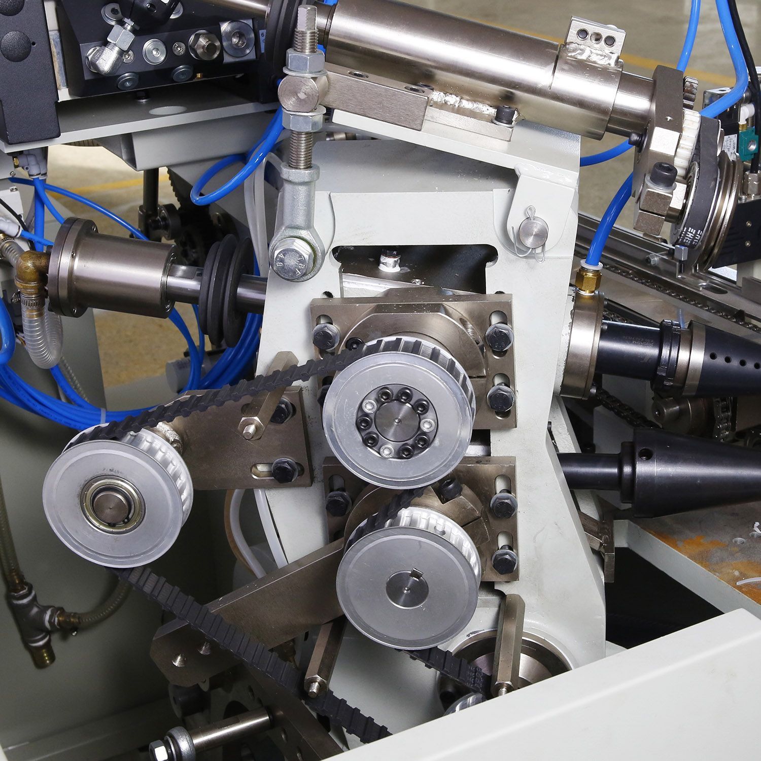 DYK6-B Ice Cream Paper Cone Sleeve Machine with 250 pcs/min Output and Mechanical Chain Drive for 60-150 gsm Materials