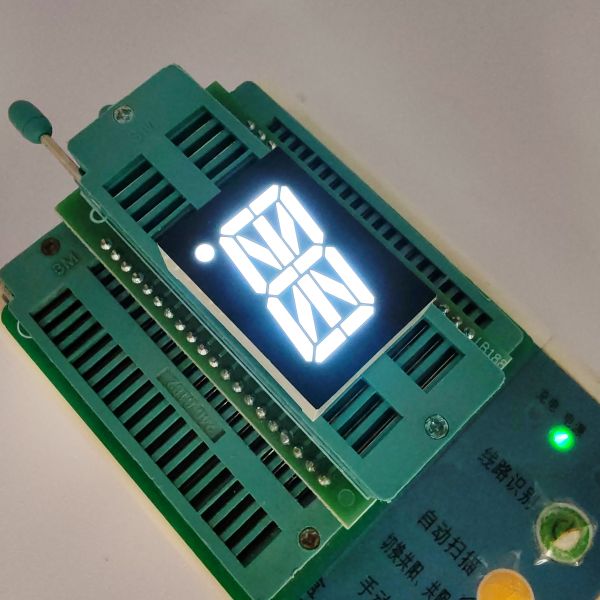 White Segment 16 Segment LED Display with 5V Operating Voltage and Through Hole Mounting for Elevator Indicators
