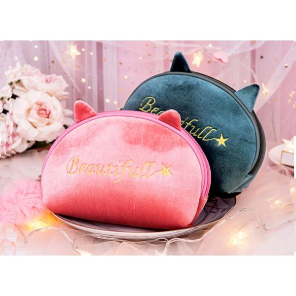 Web celebrity small portable cute girl instagram style super fire goods large capacity plush makeup bags