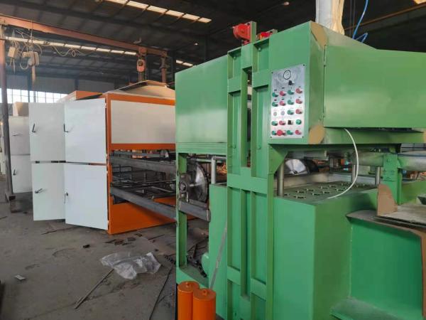Ligne de production de plateaux à œufs à 1300 pièces contrôlée par PLC